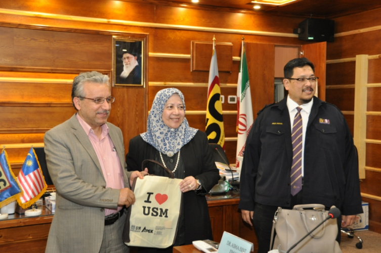 دیدار ریاست و مدیران دانشگاه یو-اس- ام مالزی از مرکز منطقه ای اطلاع رسانی علوم و فناوری (RICeST) و پایگاه استنادی علوم جهان اسلام (ISC)