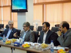 بازدید رئیس پارک علم و فناوری فارس از مرکز منطقه‌ای
